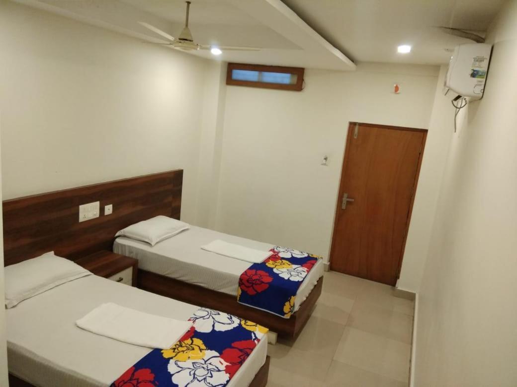 Tirur Tourist Home Extérieur photo