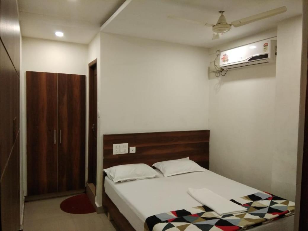Tirur Tourist Home Extérieur photo