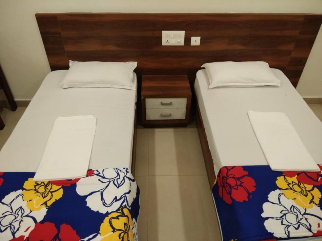 Tirur Tourist Home Extérieur photo