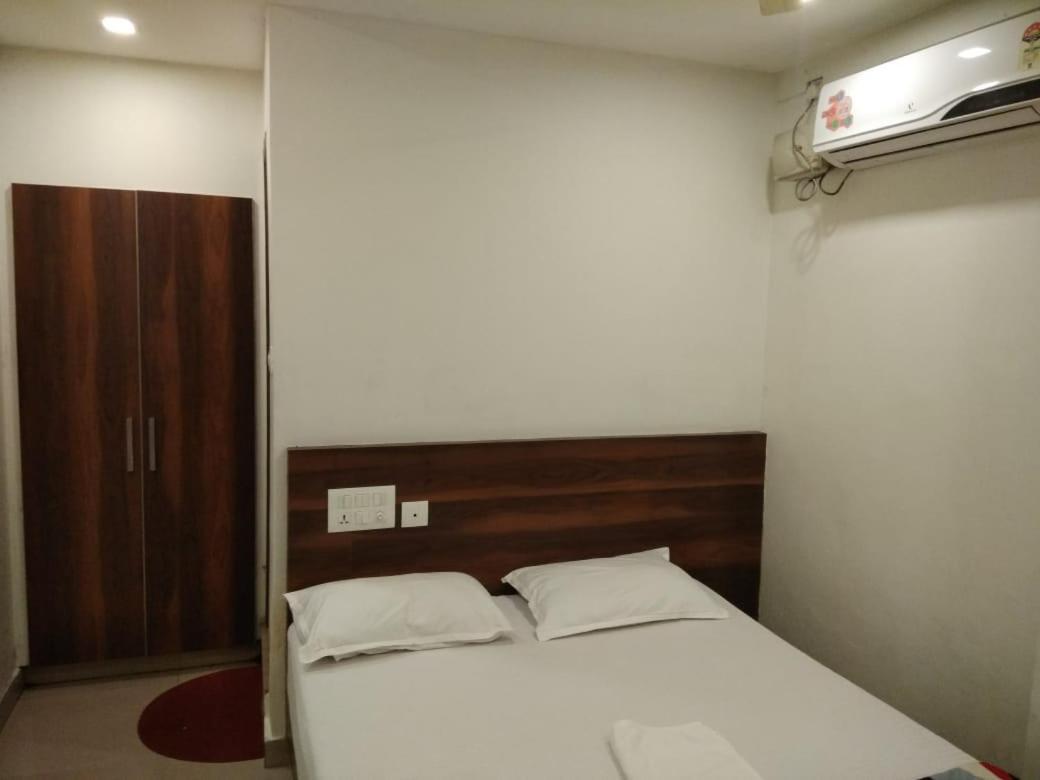 Tirur Tourist Home Extérieur photo