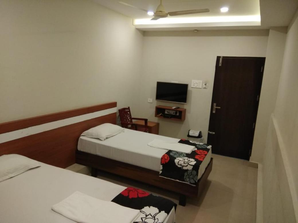 Tirur Tourist Home Extérieur photo